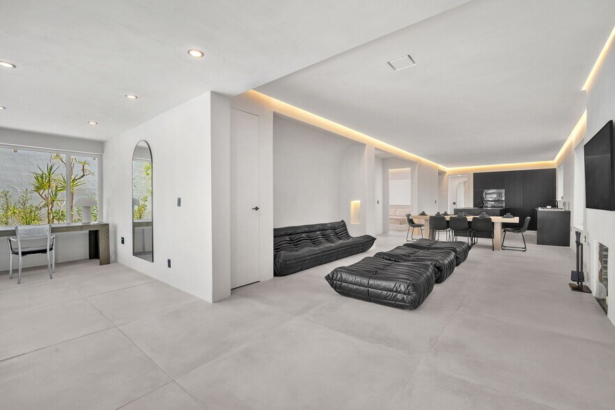 More Photos Of 120 NE 25th St, Miami Specialty For Sale