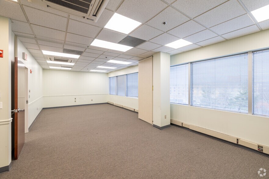 More Photos Of 80 Cottontail Ln, Somerset Office For Lease