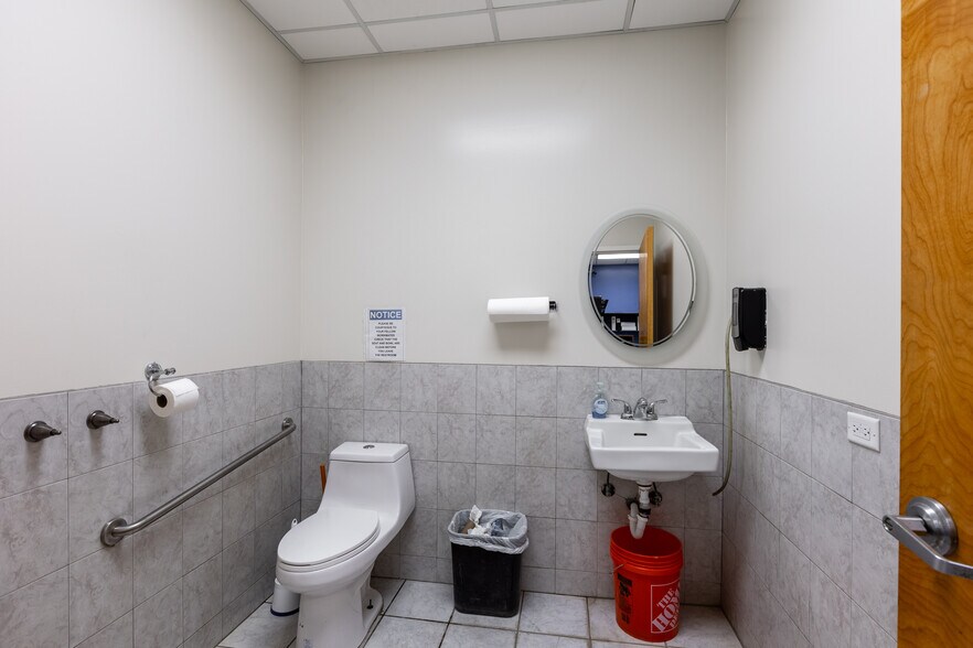 More Photos Of 2945 W Harrison St, Chicago Office For Sale