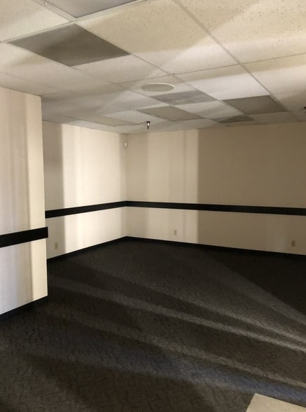 More Photos Of 81880 Dr Carreon Blvd, Indio Medical For Lease