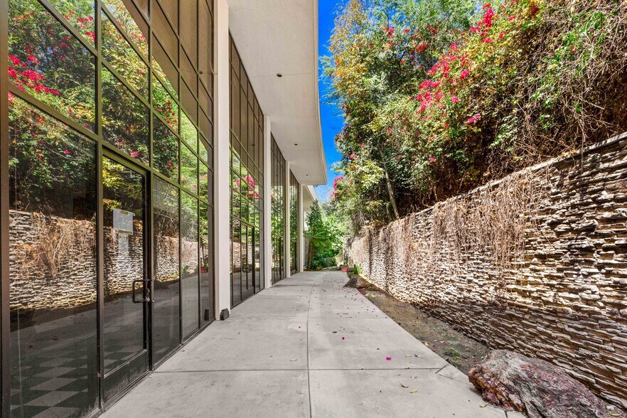 More Photos Of 600 N Rosemead Blvd, Pasadena Office For Sale