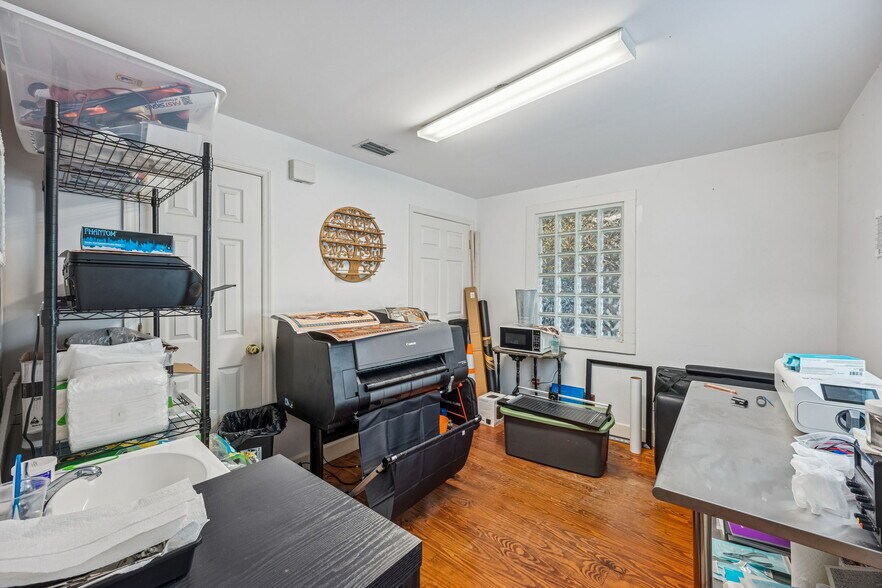 More Photos Of 218 Ash St, Fernandina Beach Freestanding For Sale