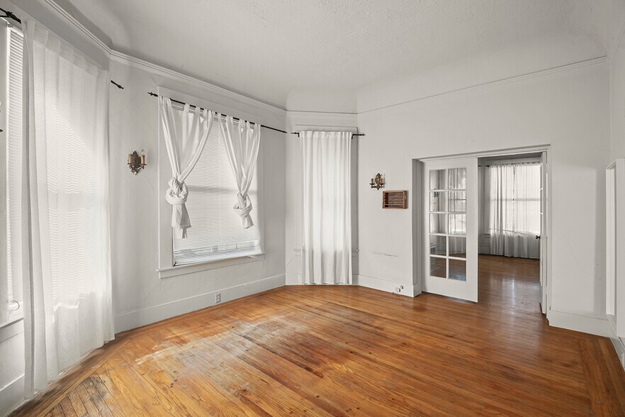 More Photos Of 322 Athol Ave, Oakland Multifamily For Sale