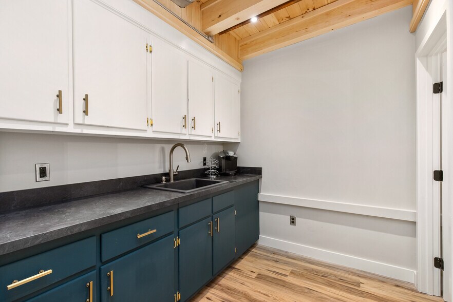 More Photos Of 1 Harris St, Newburyport Medical For Lease