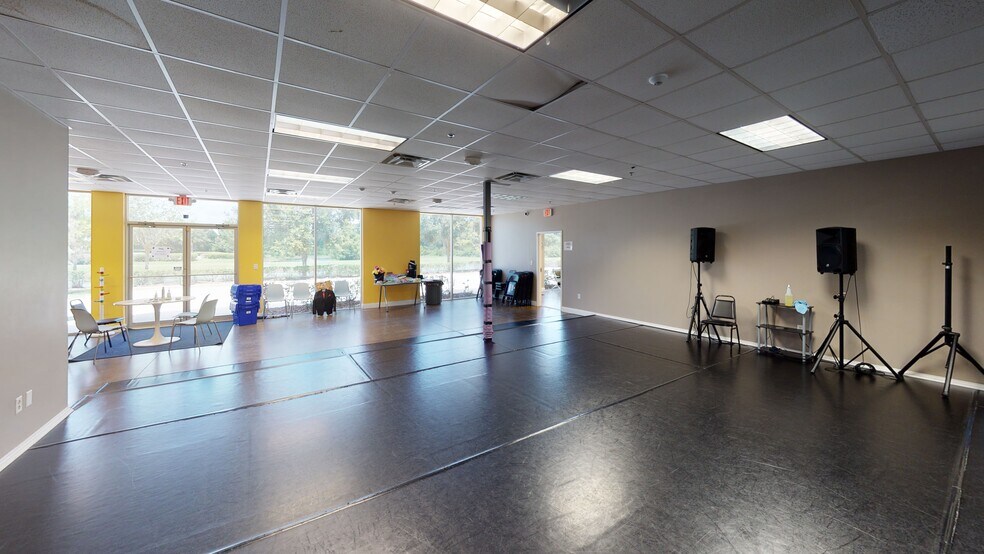 More Photos Of 6557 Hazeltine National Dr, Orlando Distribution For Lease