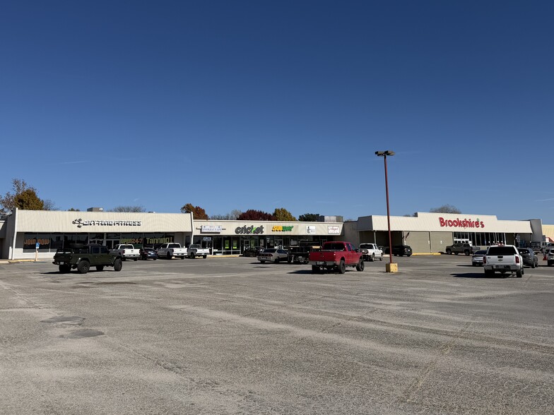More Photos Of 1510-1532 Highway 59 N, Bowie Unknown For Lease