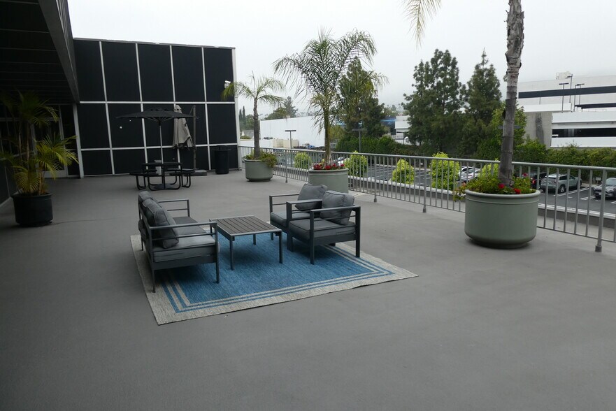 More Photos Of 6100-6120 San Fernando Rd, Glendale Office For Sale