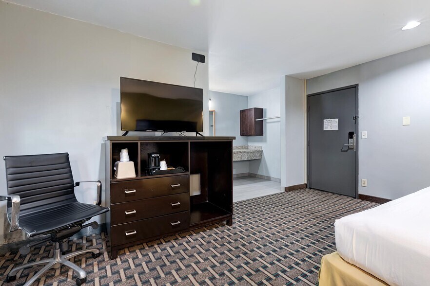 More Photos Of 1717 S Vermont Ave, Los Angeles Hotel For Sale