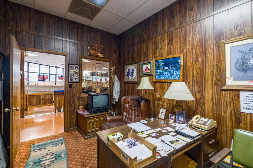 More Photos Of 100 Hopkinsville St, Russellville Freestanding For Sale