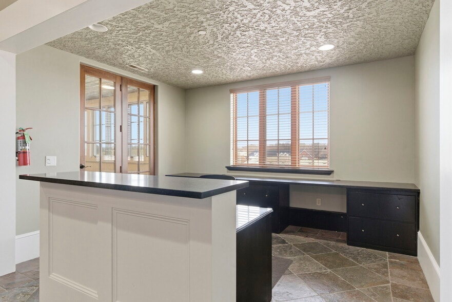 More Photos Of 1531 E Bradford Pky, Springfield Medical For Sale