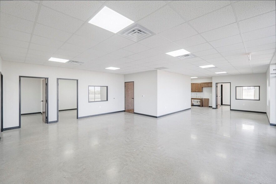 More Photos Of 5261 W Murphy St, Odessa Industrial For Lease