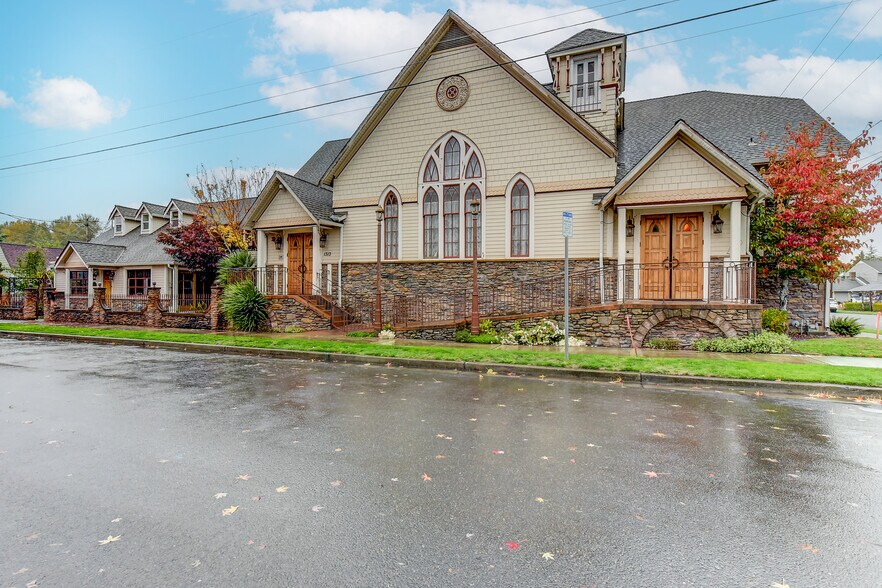 More Photos Of 1313 Washington St, Sumner Religious Facility For Sale