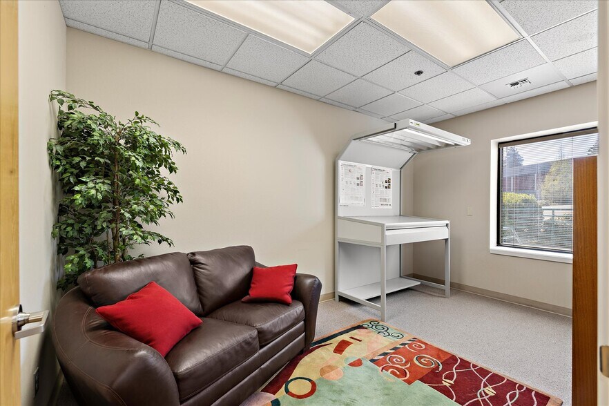 More Photos Of 21021 66th Ave W, Lynnwood Manufacturing For Sale