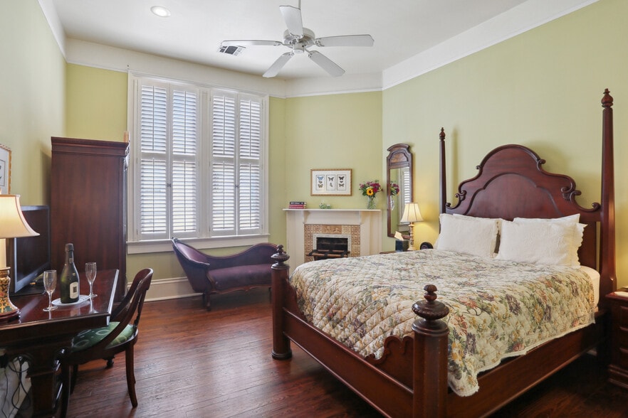 More Photos Of 4117 Perrier St, New Orleans Hotel For Sale
