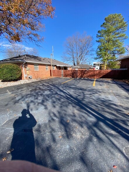 More Photos Of 602 Fairdale Ave, Bowling Green Freestanding For Sale