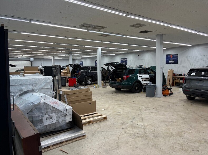 More Photos Of 742-750 W McNab Rd, Fort Lauderdale Showroom For Sale