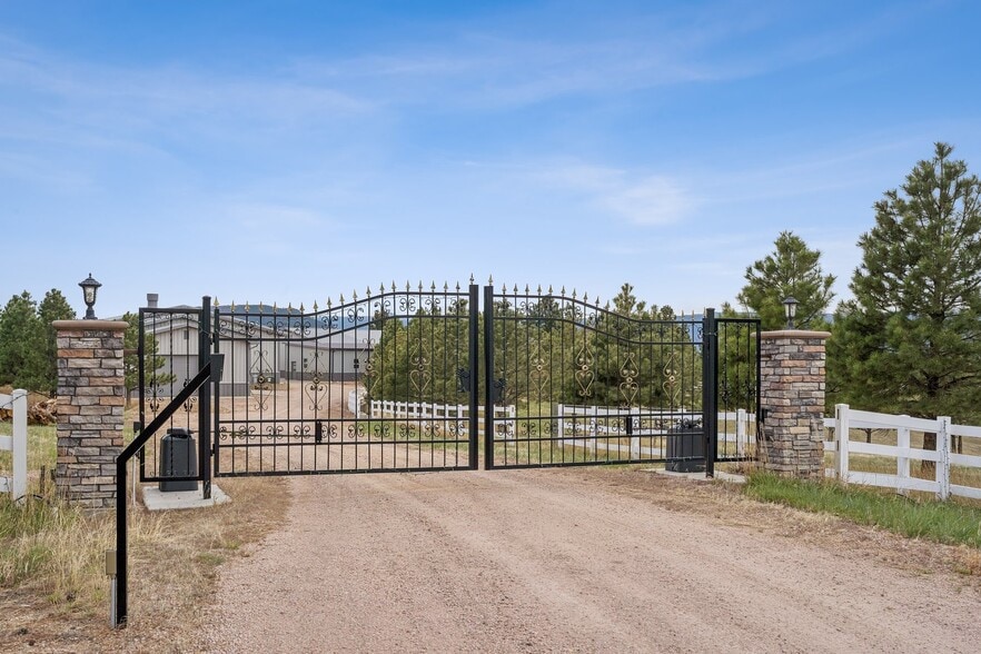 More Photos Of 1751 W Wolfensberger Rd, Castle Rock Flex For Sale