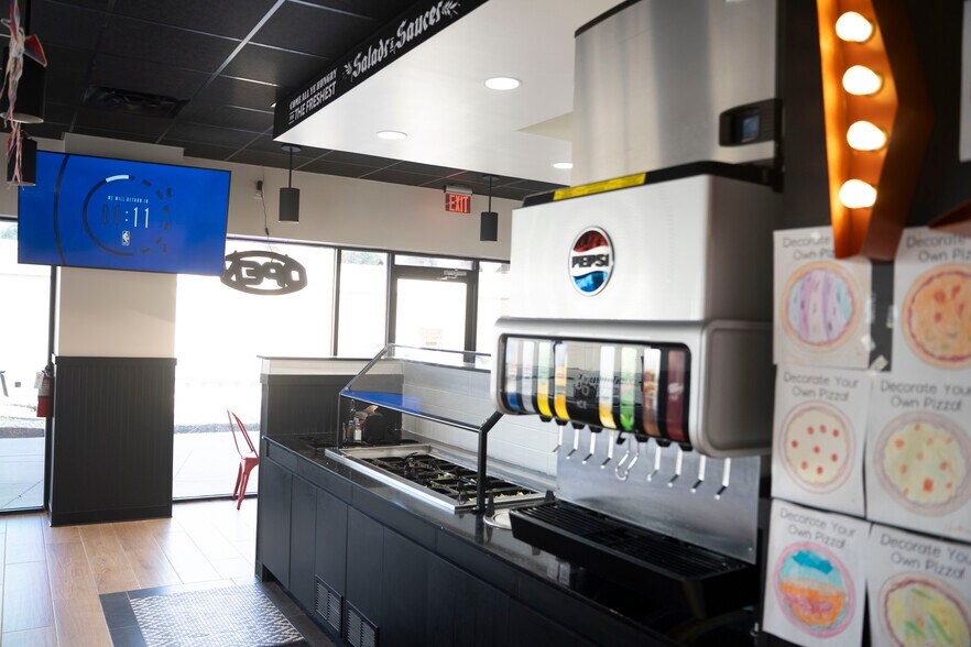 More Photos Of 11040 W IH-10, San Antonio Restaurant For Lease