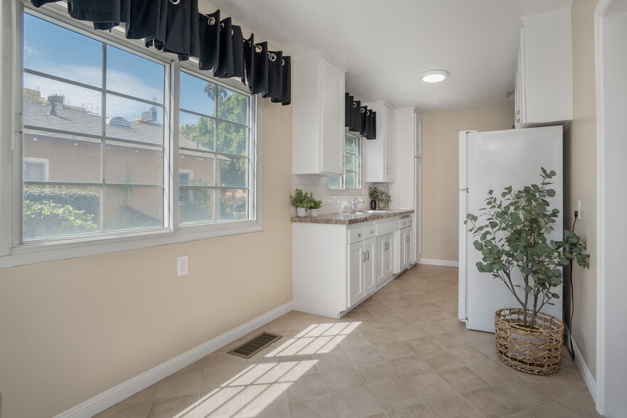 More Photos Of 5734 Morley St, Los Angeles Apartments For Sale