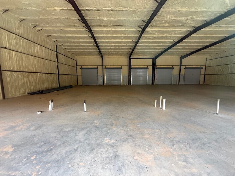 More Photos Of 837 Santa Fe St, Conroe Industrial For Lease