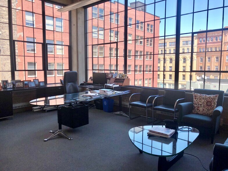 More Photos Of 224-246 E Chicago St, Milwaukee Loft Creative Space For Lease