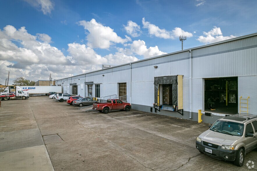 More Photos Of 7215-7225 Wynnwood Ln, Houston Distribution For Lease