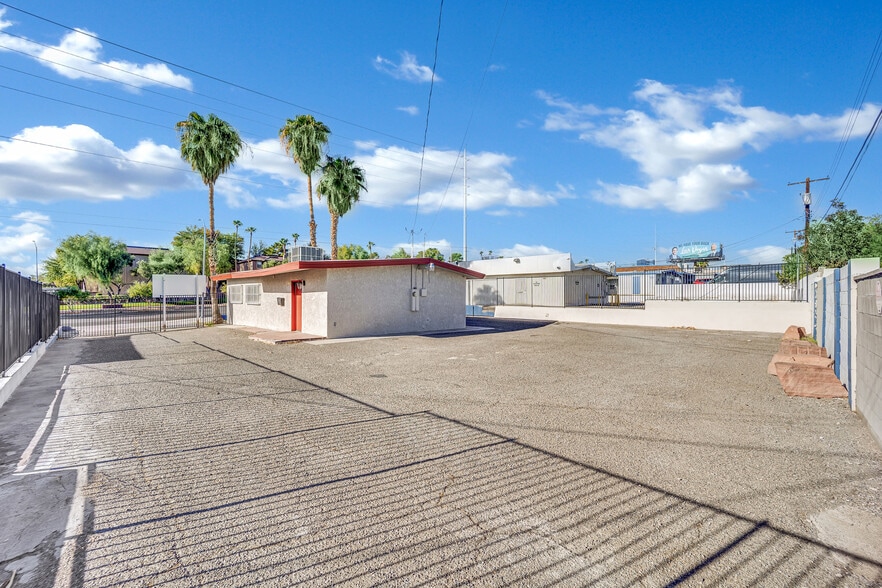 More Photos Of 1610 E Sahara Ave, Las Vegas Storefront Retail Office For Sale