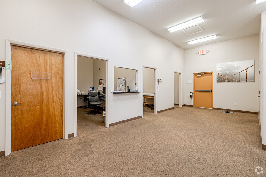 More Photos Of 7177-7201 S George Blvd, Sebring Medical For Sale