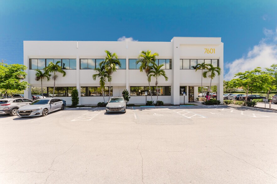More Photos Of 7601 N Federal Hwy, Boca Raton Office For Lease