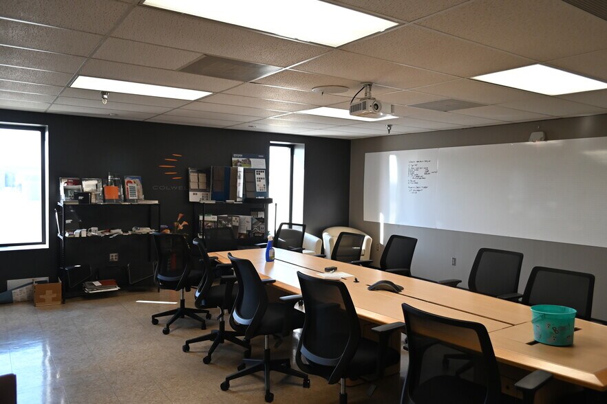 More Photos Of 2605 Marion Dr, Kendallville Distribution For Sale