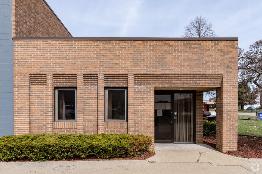 More Photos Of 33891 Doreka Dr, Fraser Warehouse For Lease