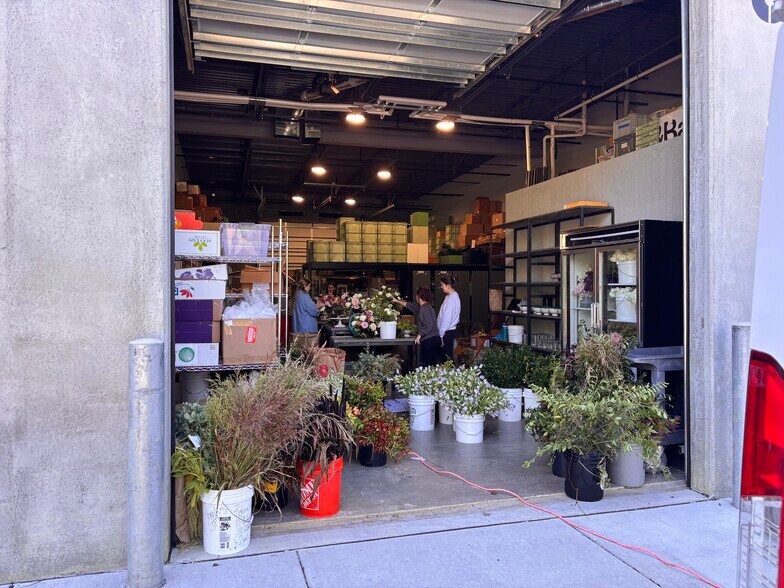 More Photos Of 6548 Ward Ave, North Charleston Light Distribution For Lease