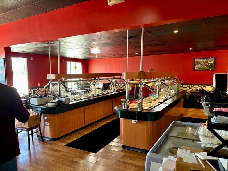 More Photos Of 825 New York Dr, Vandalia Storefront Retail Office For Sale