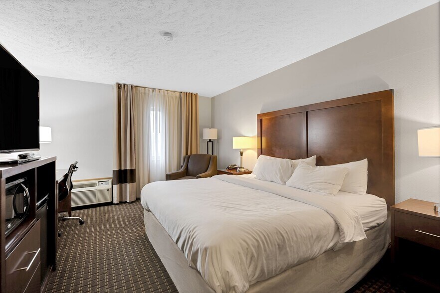 More Photos Of 5558 Lee Hwy, Atkins Hotel For Sale