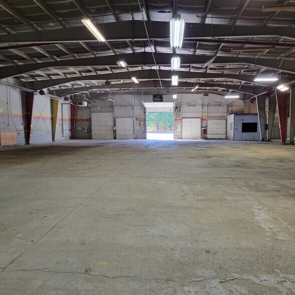 More Photos Of 7 Lake Station Rd, Warwick Manufacturing For Lease