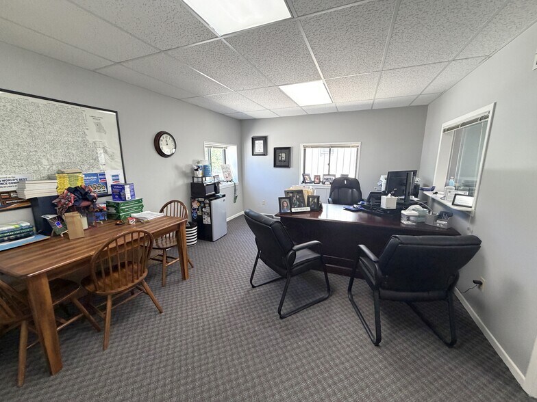 More Photos Of 305 N Mason St, Carrollton Office For Sale