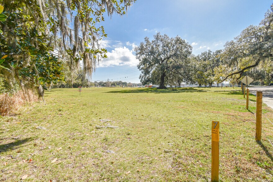 More Photos Of 831 Huntington Rd, Crescent City Freestanding For Sale