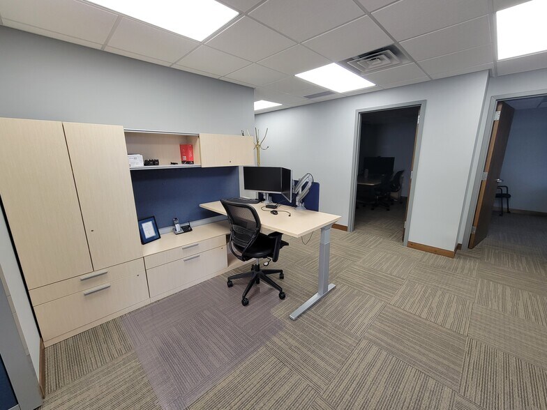More Photos Of 2500 W 49th St, Sioux Falls Office For Lease