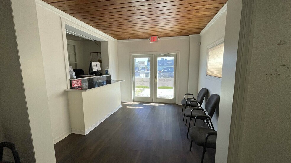 More Photos Of 1803 Salem Rd, Lakeland Medical For Sale