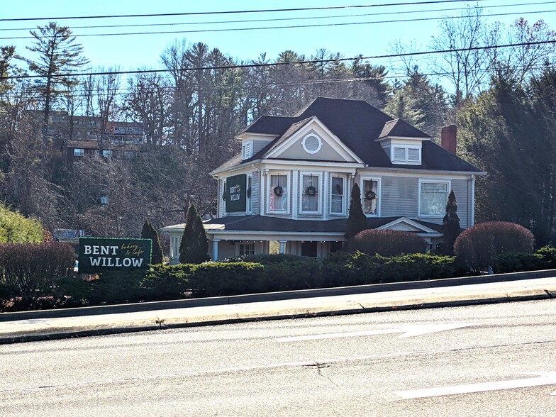 Primary Photo Of 437 E Palmer St, Franklin Flex For Sale