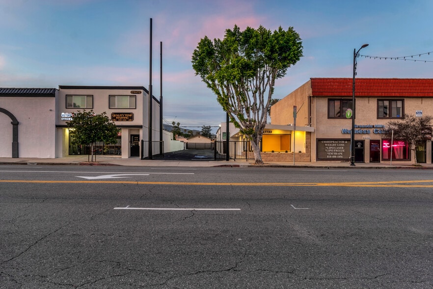 More Photos Of 17733 Chatsworth St, Granada Hills Auto Repair For Lease