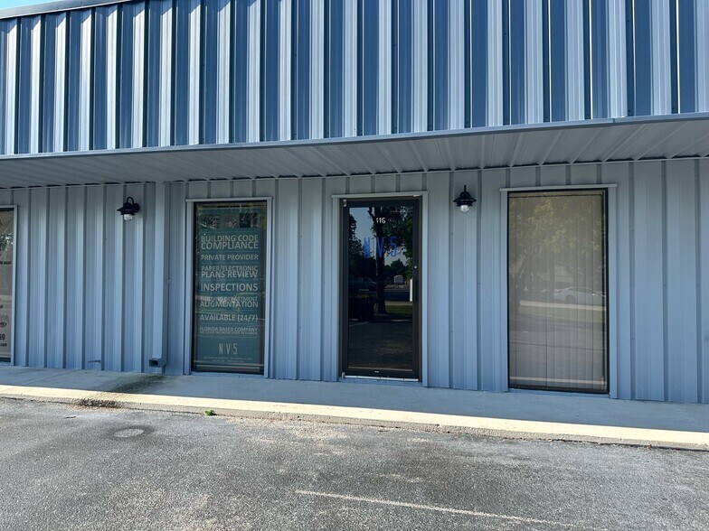 More Photos Of 5686 Youngquist Rd, Fort Myers Light Distribution For Lease