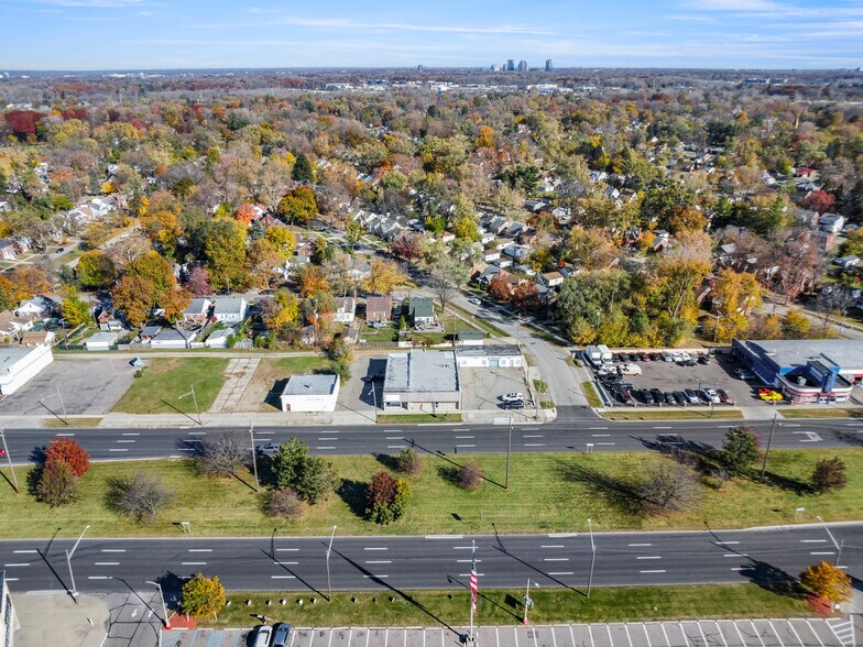 More Photos Of 25420 Grand River ave, Redford Twp Service Station For Lease