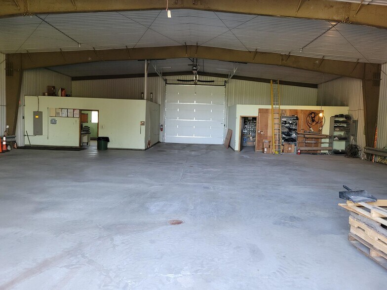 More Photos Of 2102 Black Oak Ave, Montevideo Service For Sale