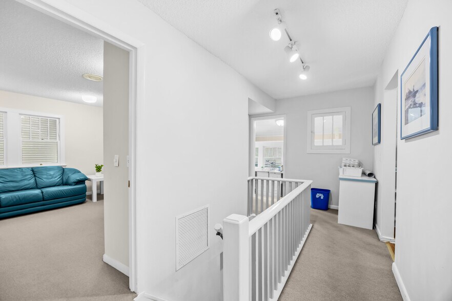More Photos Of 725 SE 5th St, Stuart Office For Lease