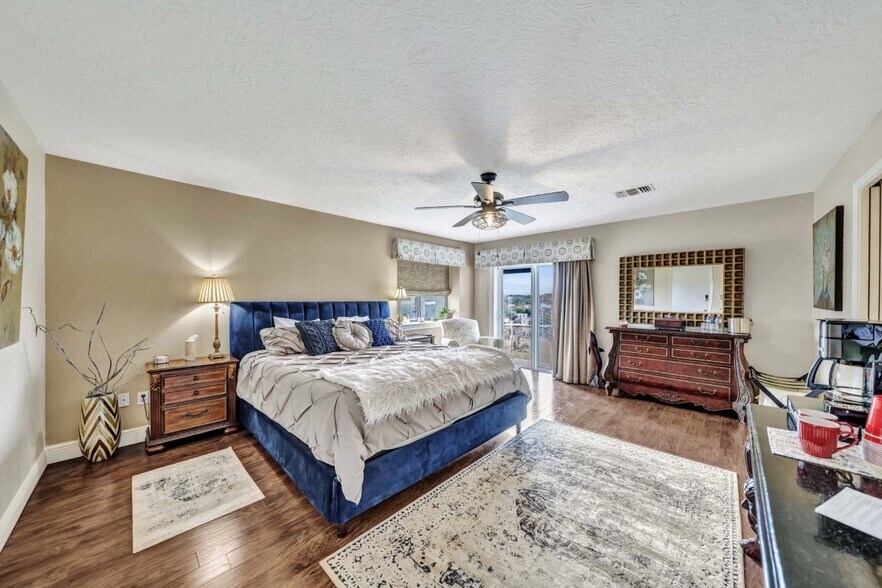 More Photos Of 208 Valley View Dr, Kerrville Lodge Meeting Hall For Sale