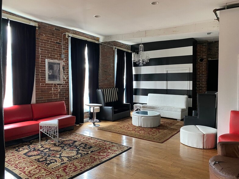 More Photos Of 311 S Patton Ave, Springfield Storefront For Sale