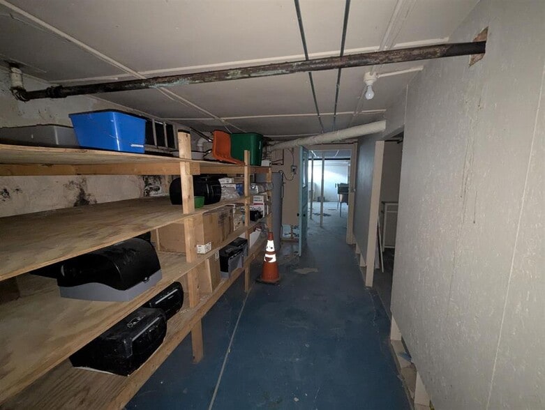 More Photos Of 16 Central st, Claremont Specialty For Sale