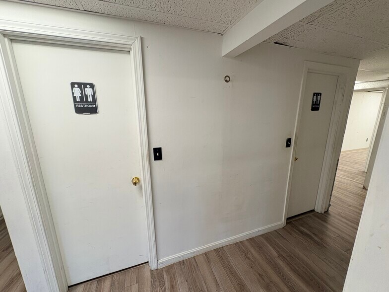 More Photos Of 1875 Main St, Tewksbury Storefront For Lease