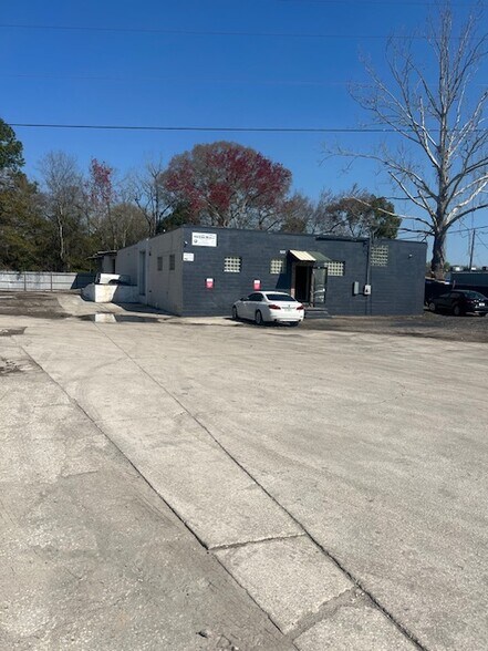 More Photos Of 682 Edgewood Ave N, Jacksonville Warehouse For Lease
